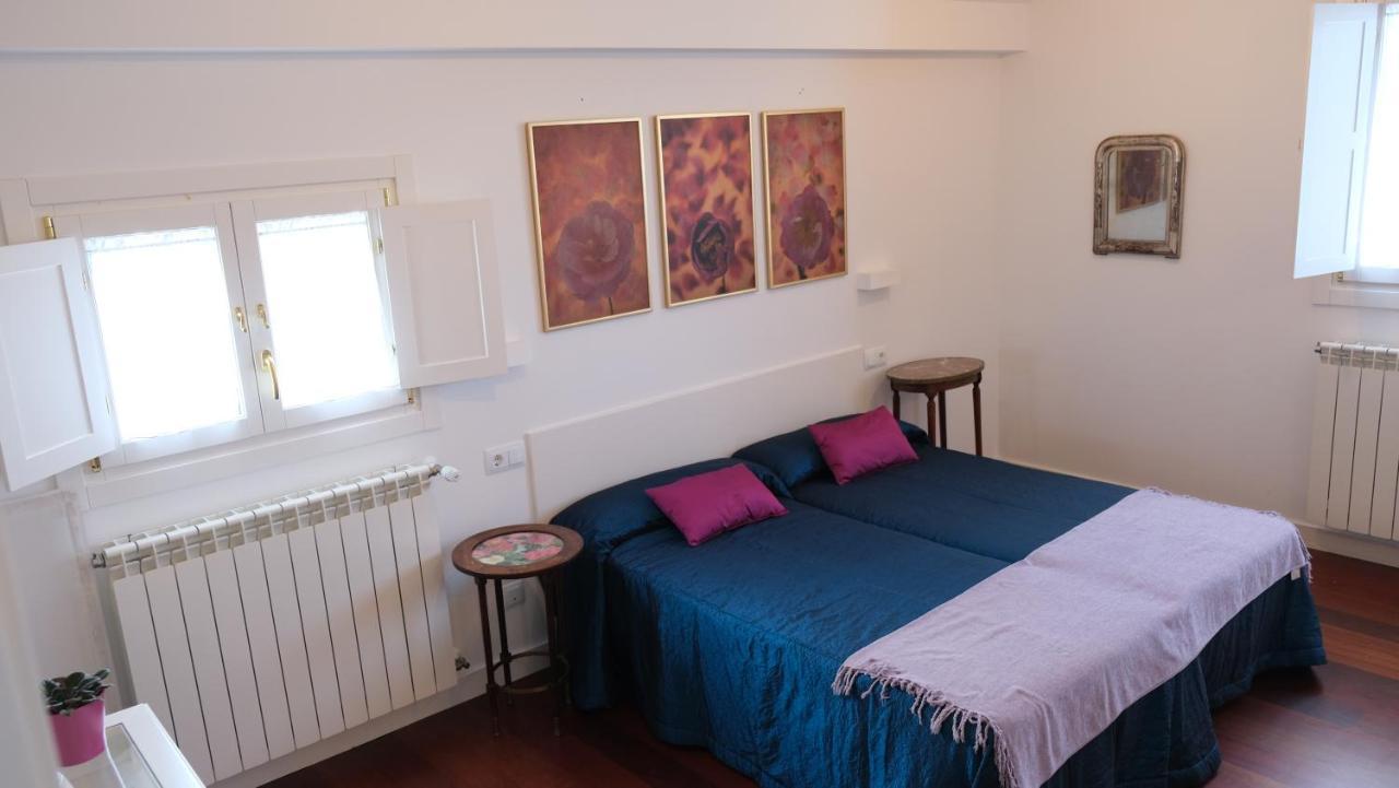La Casa De Camelias 3*